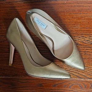 Cole Haan gold leather pump.